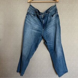22 American Eagle Mom Jeans